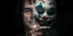 Женщина в маске Джокера совершила нападение с топором