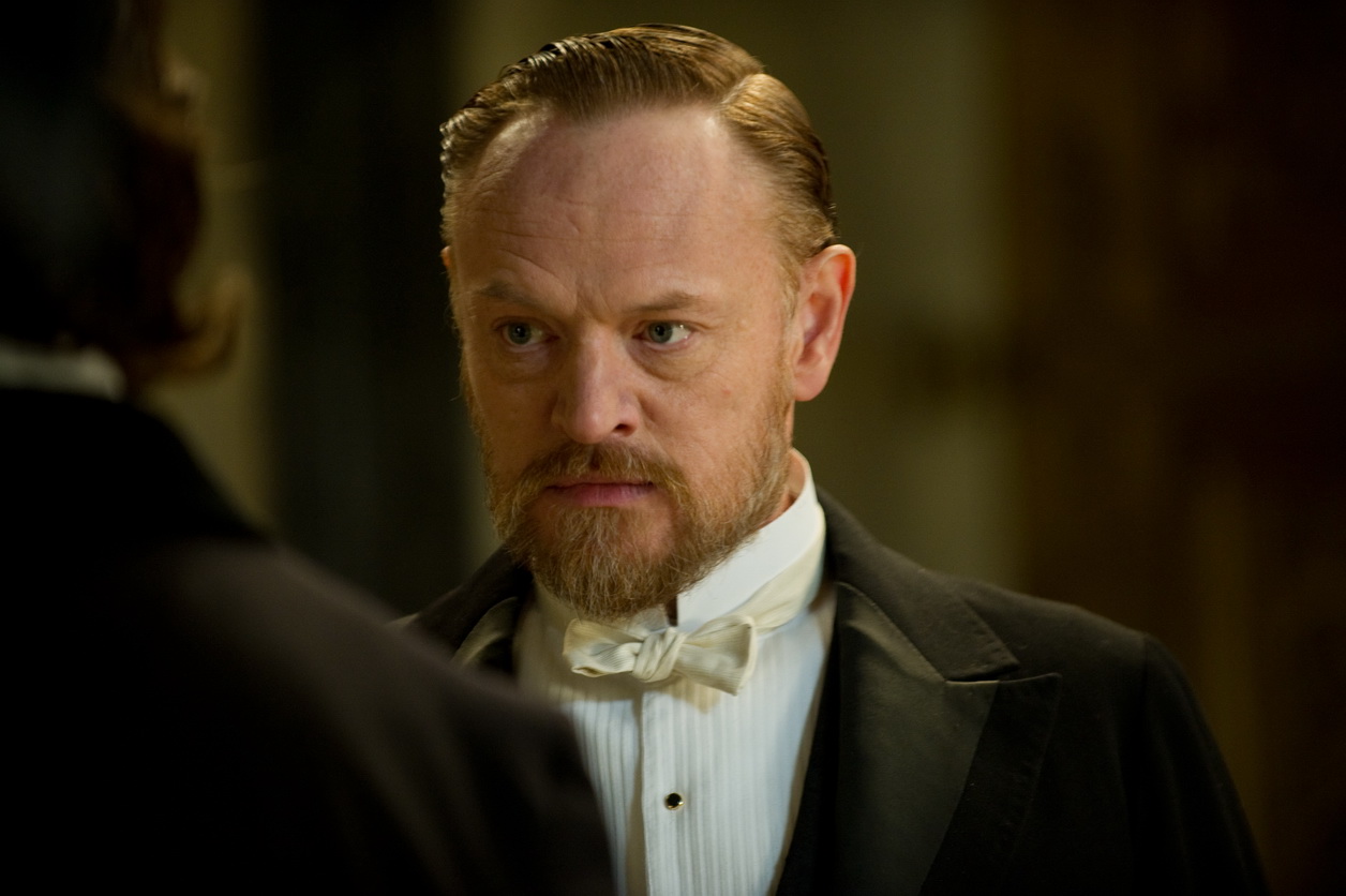 Джаред Харрис в роли профессора Мориарти