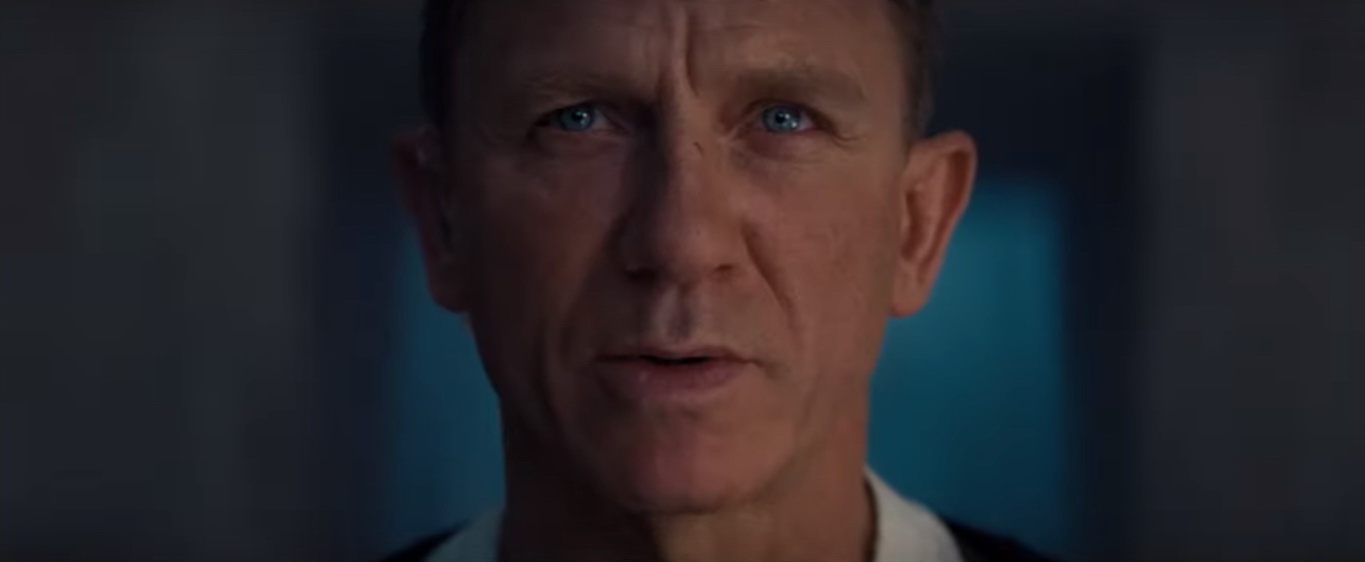 Скриншот из трейлера фильма "Не время умирать"