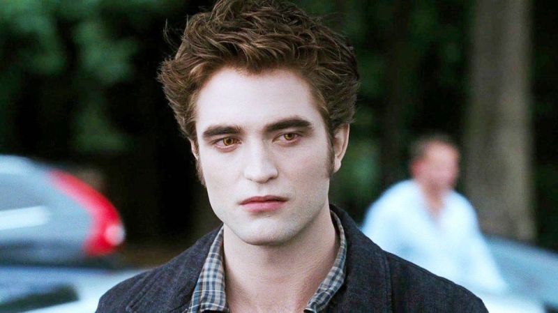 Роберт Паттинсон в образе Эдварда Каллена