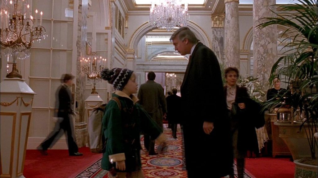 Кадр из фильма "Один дома 2"