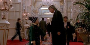 Из «Один дома 2» удалили камео Дональда Трампа