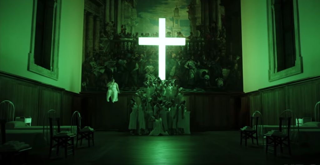 Заставка к сериалу "Новый Папа"