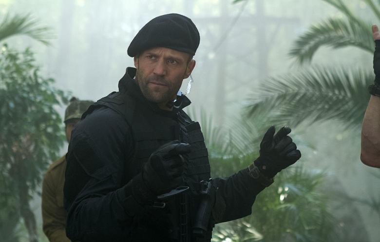 Джейсон Стэйтем в одном из фильмов франшизы "Неудержимые"