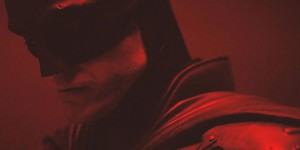 Роберт Паттинсон впервые предстал в костюме Бэтмена