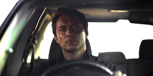 Новый сериал с Джудом Лоу отложен из-за коронавируса