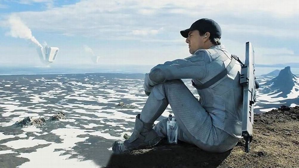 Том Круз в фильме "Обливион"