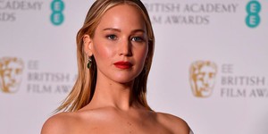 Дженнифер Лоуренс может сняться в ремейке вампирского хоррора «Голод»