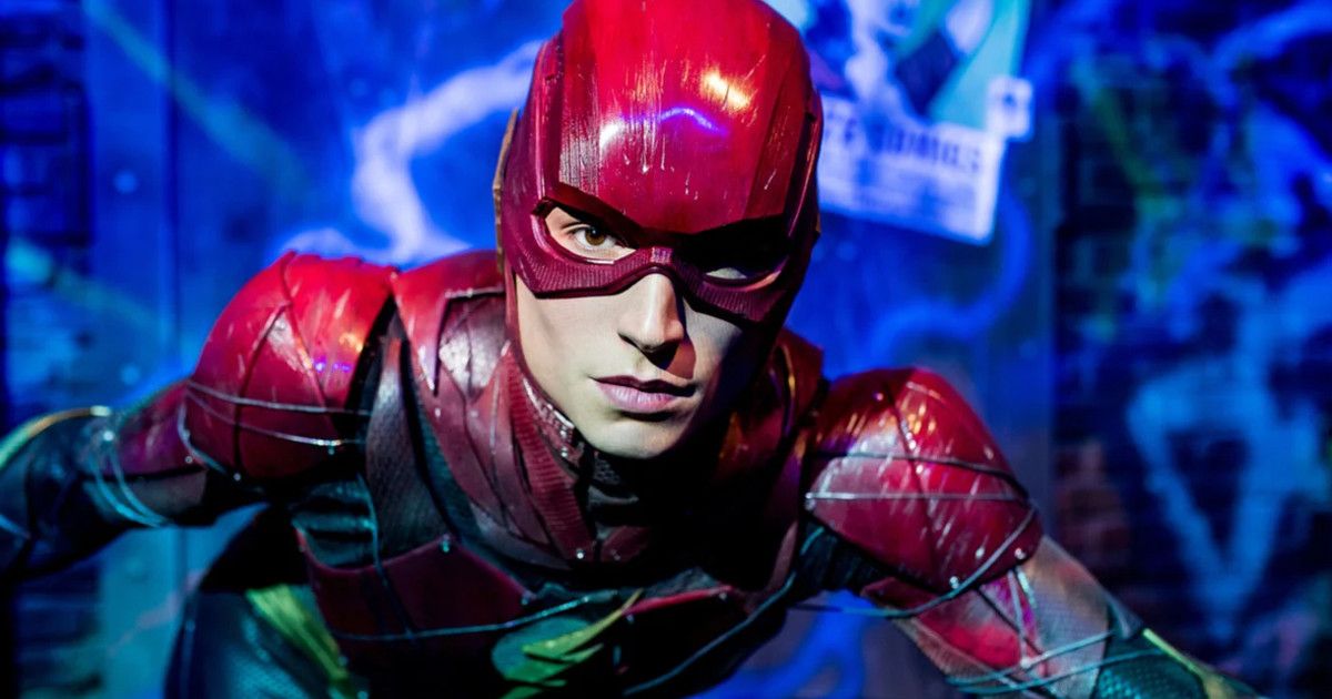 Эзра Миллер в образе Флэша 