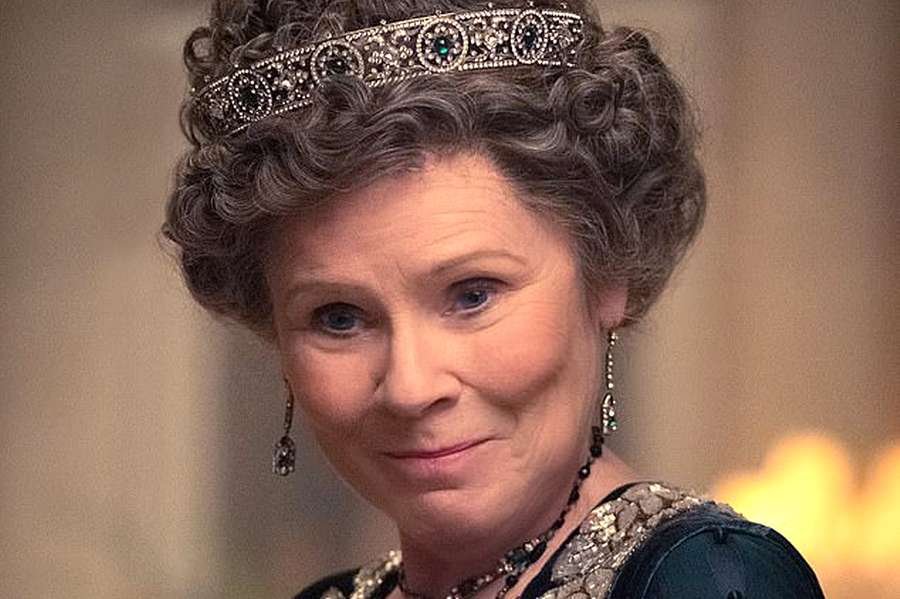 Имелда Стонтон в образе английской королевы