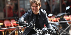 Том Круз продолжает выполнять смертельные трюки