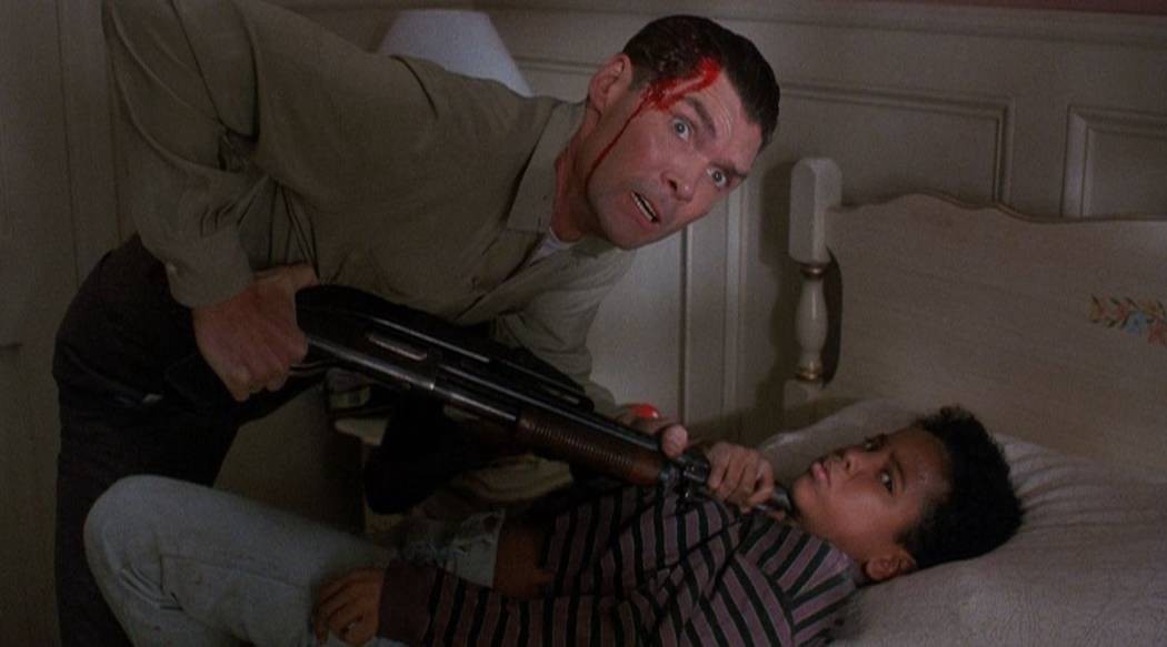 Кадр из фильма "Люди под лестницей"