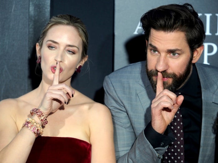 Актеры Эмили Блант и Джон Красински