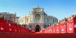 Владимир Зеленский поздравил организаторов и гостей с открытием 12-го Одесского международного кинофестиваля Владимир Зеленский поздравил организаторов и гостей с открытием 12-го Одесского международного кинофестиваля