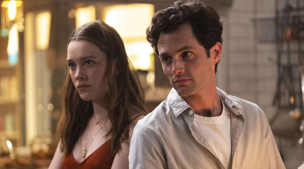 Пенн Бэджли и Виктория Педретти в сериале "Ты"