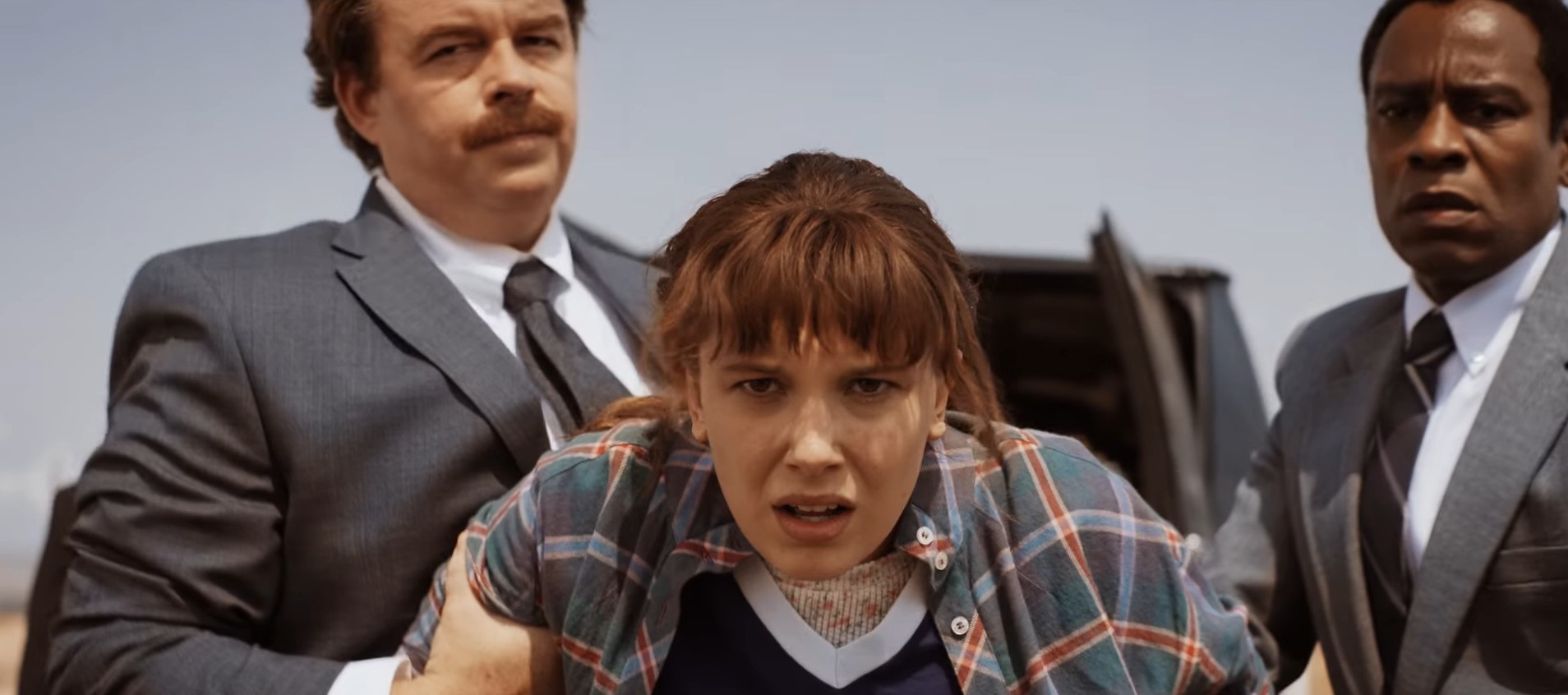 Милли Бобби Браун в роли Одиннадцатой в сериале "Очень странные дела"