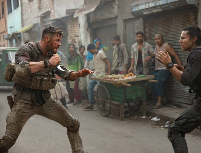 Кадр их фильма "Эвакуация"