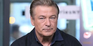 Алек Болдуин случайно убил человека во время съемок вестерна "Раст" Алек Болдуин случайно убил человека во время съемок вестерна "Раст"