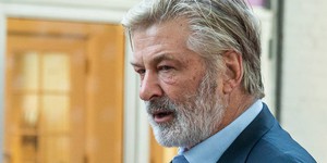 Нашли человека, который вручил Алеку Болдуину заряженный боевым патроном пистолет Нашли человека, который вручил Алеку Болдуину заряженный боевым патроном пистолет