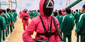 Костюмы из «Игры в кальмара» стали самыми популярными на Хэллоуин Костюмы из «Игры в кальмара» стали самыми популярными на Хэллоуин