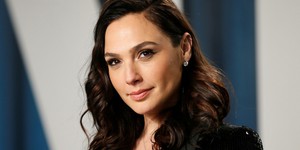 Галь Гадот отравит яблоком Белоснежку в новом фильме Disney Галь Гадот отравит яблоком Белоснежку в новом фильме Disney