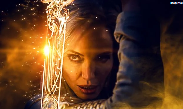 Анджелина Джоли в роли Тены