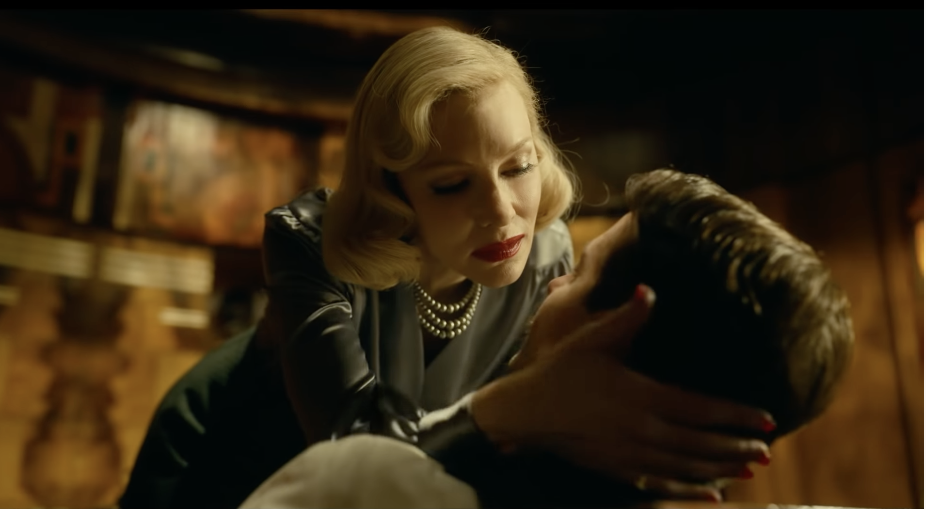 Кадр из фильма "Аллея кошмаров" 2021