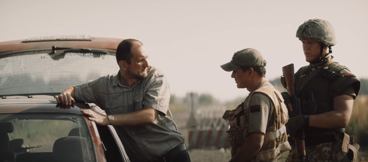 Кадр из фильма "Плохие дороги"