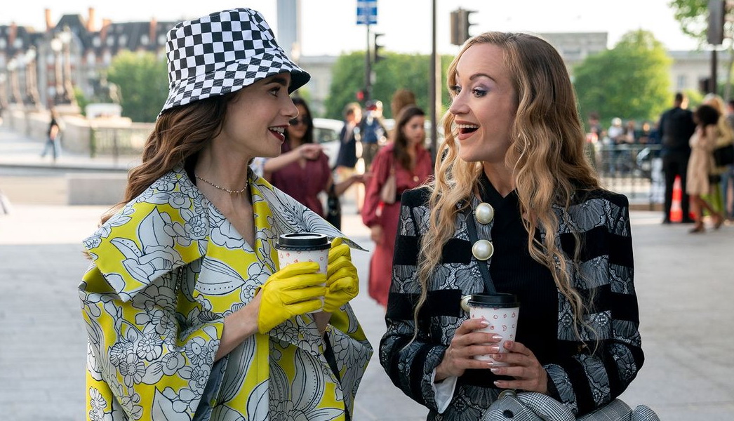 Эмили и Петра во втором сезоне сериала "Эмили в Париже"