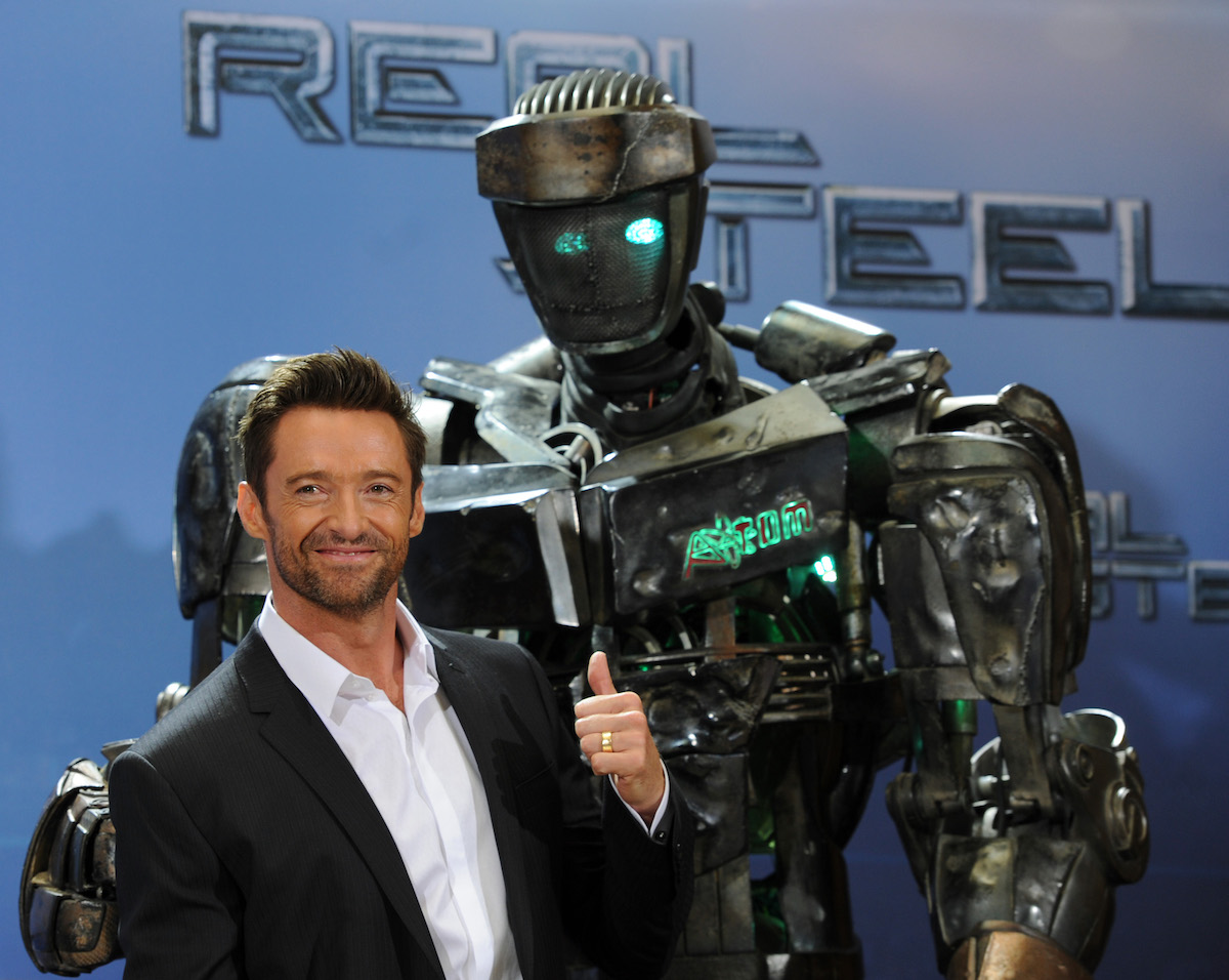 Хью Джекман и робот на премьере фильма "Реальная сталь"