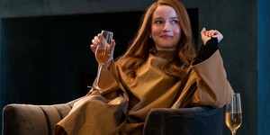 Netflix показали трейлер мини-сериала "Изобретая Анну" о русской мошеннице