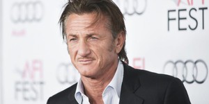 Шона Пенна обозвали "дураком" из-за его упрека современных американцев в женственности