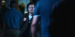 Вышел трейлер сериала "Сияющие" с Элизабет Мосс