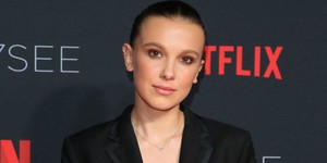 Зірка серіалу "Дивні дива" Міллі Боббі Браун, підкорює літературний світ та розкриває сімейну таємницю у своєму новому романі Зірка серіалу "Дивні дива" Міллі Боббі Браун, підкорює літературний світ та розкриває сімейну таємницю у своєму новому романі