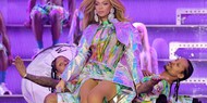 Слідом за Taylor Swift, Beyonce вражає глядачів новим трейлером концертного фільму "Renaissance" та обіцяє величну подорож до світу музики Слідом за Taylor Swift, Beyonce вражає глядачів новим трейлером концертного фільму "Renaissance" та обіцяє величну подорож до світу музики
