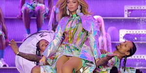 Слідом за Taylor Swift, Beyonce вражає глядачів новим трейлером концертного фільму "Renaissance" та обіцяє величну подорож до світу музики Слідом за Taylor Swift, Beyonce вражає глядачів новим трейлером концертного фільму "Renaissance" та обіцяє величну подорож до світу музики