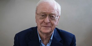 Легенда Голівуду Майкл Кейн офіційно оголосив про завершення своєї акторської кар`єри на 90-му році життя Легенда Голівуду Майкл Кейн офіційно оголосив про завершення своєї акторської кар`єри на 90-му році життя