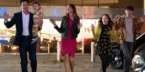 Марк Уолберг готовий залишити небезпечне минуле заради сім'ї у новому трейлері фільму "План сімейних пригод" Марк Уолберг готовий залишити небезпечне минуле заради сім'ї у новому трейлері фільму "План сімейних пригод"