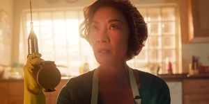 Непередбачувана драма та бойові сцени в новому трейлері фільму "Брати Сонця" з Мішель Йеов у головній ролі Непередбачувана драма та бойові сцени в новому трейлері фільму "Брати Сонця" з Мішель Йеов у головній ролі