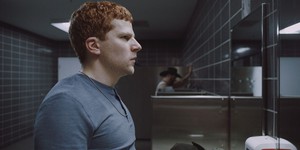 Джессі Айзенберг ділиться враженнями від його перше зіткнення з гомосексуальною тематикою в кіно Джессі Айзенберг ділиться враженнями від його перше зіткнення з гомосексуальною тематикою в кіно