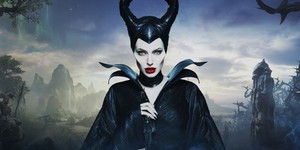 Анджеліна Джолі повертається на екран і розгортає новий розділ казкового світу "Малефісенти" Анджеліна Джолі повертається на екран і розгортає новий розділ казкового світу "Малефісенти"