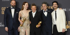 "Poor Things" здивували всіх та виграли Золотий Глобус, обійшовши "Барбі" в номінації "Найкращий Фільм – Мюзикл або Комедія" "Poor Things" здивували всіх та виграли Золотий Глобус, обійшовши "Барбі" в номінації "Найкращий Фільм – Мюзикл або Комедія"