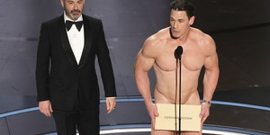 Джон Сіна вразив глядачів, виступивши повністю оголеним на Оскарі Джон Сіна вразив глядачів, виступивши повністю оголеним на Оскарі