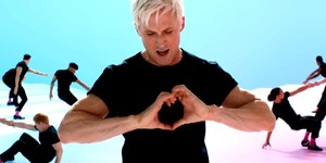 Марк Ронсон розповів про створення культової пісні "I'm Just Ken" для "Barbie" Марк Ронсон розповів про створення культової пісні "I'm Just Ken" для "Barbie"