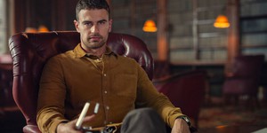 Новий кримінально драматичний серіал "Джентльмени" режисера Гая Рітчі, вразив британську аудиторію своїм напруженим сюжетом та захоплюючими персонажами Новий кримінально драматичний серіал "Джентльмени" режисера Гая Рітчі, вразив британську аудиторію своїм напруженим сюжетом та захоплюючими персонажами