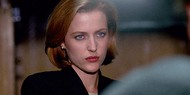 Шоуранер "X-Files" розповів, що керівництво каналу бажало побачити іншу акторку у ролі Скаллі, через те, що вони не вважали Джилліан Андерсон не сексуальною