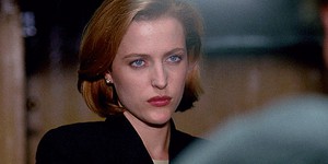 Шоуранер "X-Files" розповів, що керівництво каналу бажало побачити іншу акторку у ролі Скаллі, через те, що вони не вважали Джилліан Андерсон не сексуальною Шоуранер "X-Files" розповів, що керівництво каналу бажало побачити іншу акторку у ролі Скаллі, через те, що вони не вважали Джилліан Андерсон не сексуальною