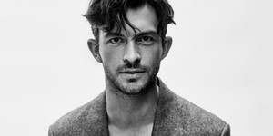 Зірка "Fellow Travelers" Джонатан Бейлі може очолити новий фільм "Jurassic World"