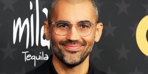 Ендрю ДеЙонг призначений режисером і виконавчим продюсером пілотного комедійного серіалу "The Chair Company" на каналі HBO Ендрю ДеЙонг призначений режисером і виконавчим продюсером пілотного комедійного серіалу "The Chair Company" на каналі HBO