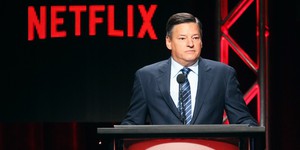 Співгенеральний директор Netflix, Тед Сарандос, заперечує твердження про те, що штучний інтелект становить загрозу для креативних професій у Голлівуді Співгенеральний директор Netflix, Тед Сарандос, заперечує твердження про те, що штучний інтелект становить загрозу для креативних професій у Голлівуді